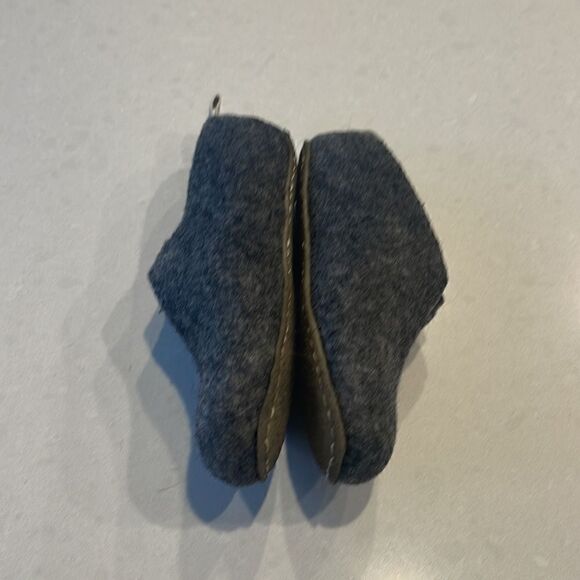 Baabuk kid slippers size 30, felted slippers excellent condition, great for kids - Picture 3 of 7